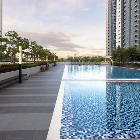 The Red Room Alanis Residence Sepang Exterior photo