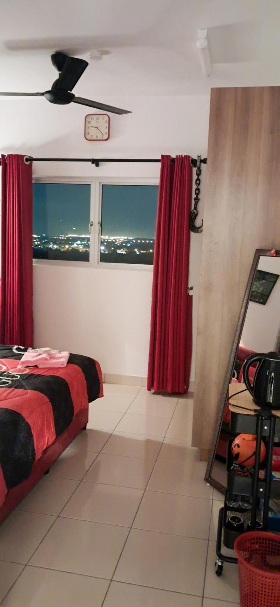 The Red Room Alanis Residence Sepang Exterior photo