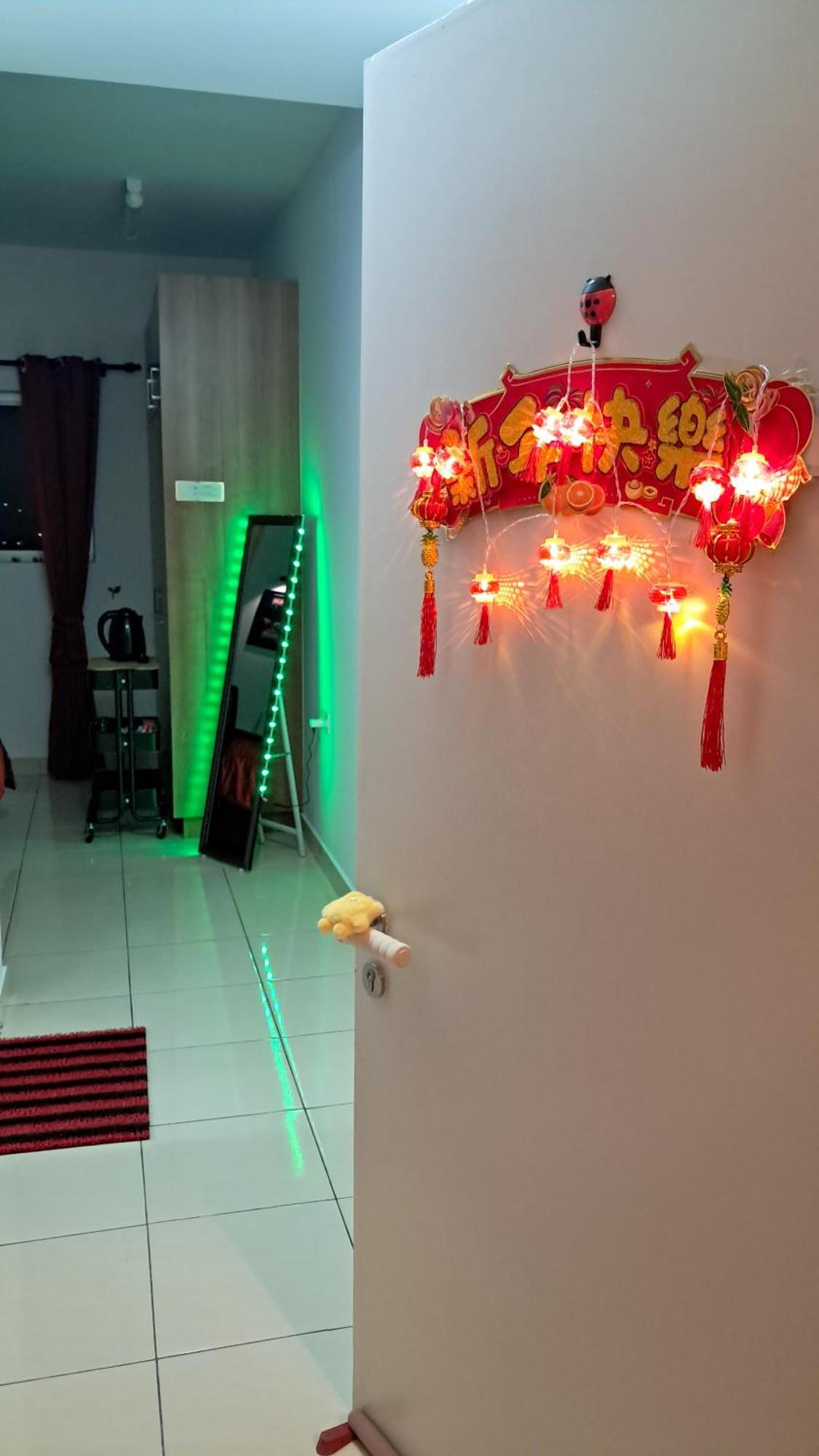 The Red Room Alanis Residence Sepang Exterior photo